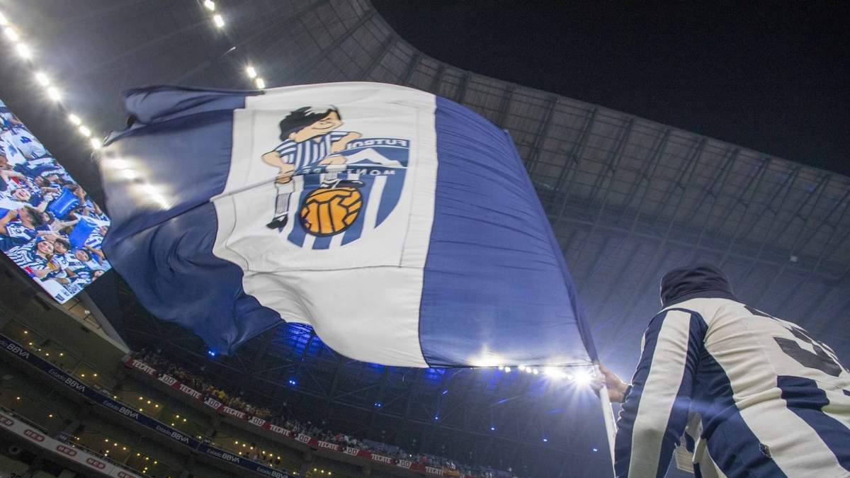 Aficionado de los Rayados festeja el pase a semifinales