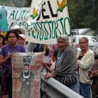 La Marcha por Morelos es arropada por sindicatos y activistas a su llegada a la CDMX
