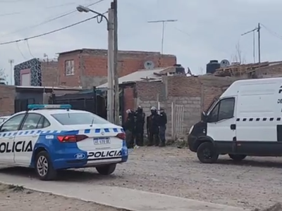 Tres demorados, secuestro de estupefacientes y municiones en allanamientos en el Oeste neuquino