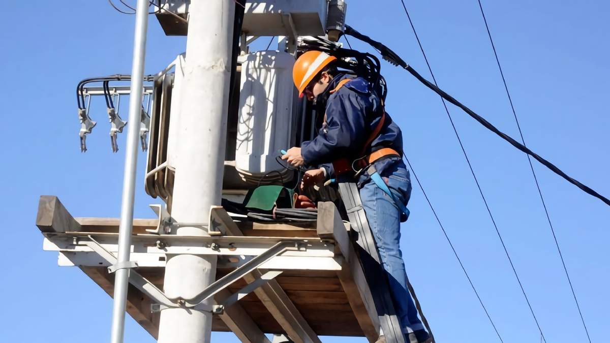 Trabajo para el mantenimiento del suministro de luz. Fuente: (Twitter)