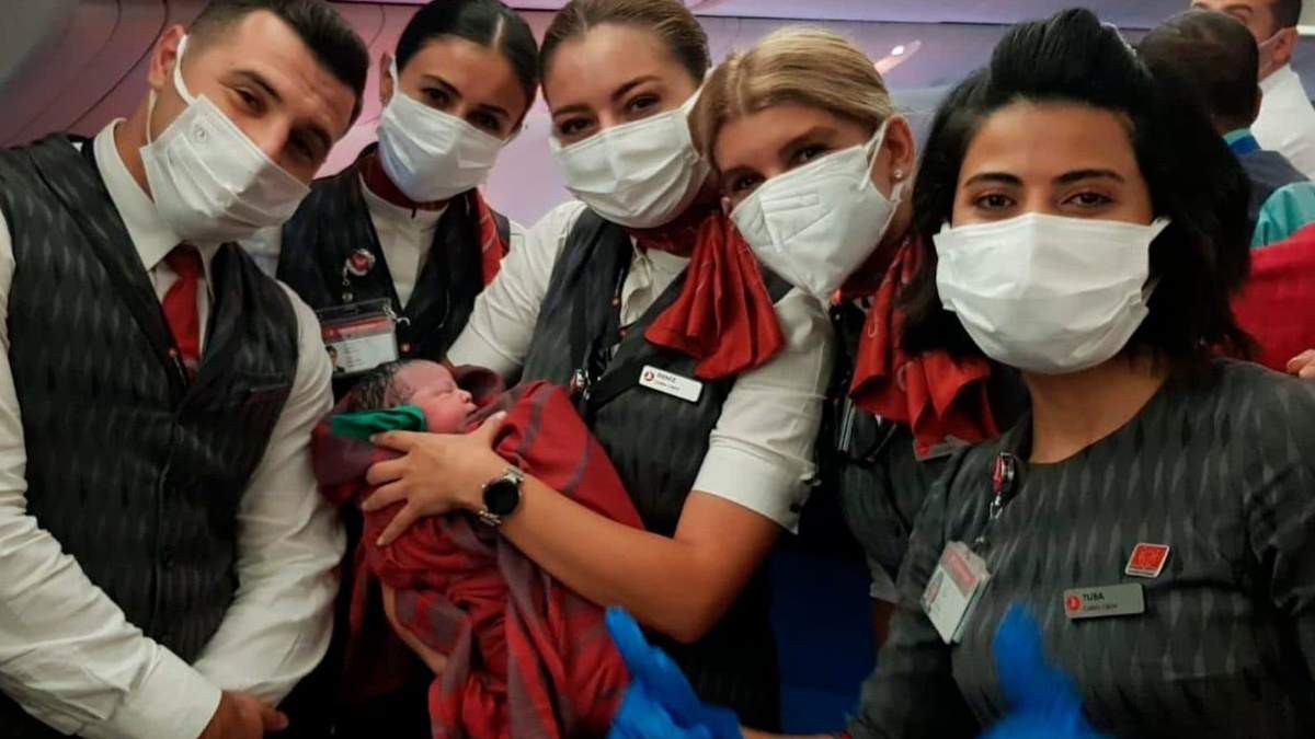Los trabajadores de la aerolínea Turkish Airlines. Fuente: (Twitter)