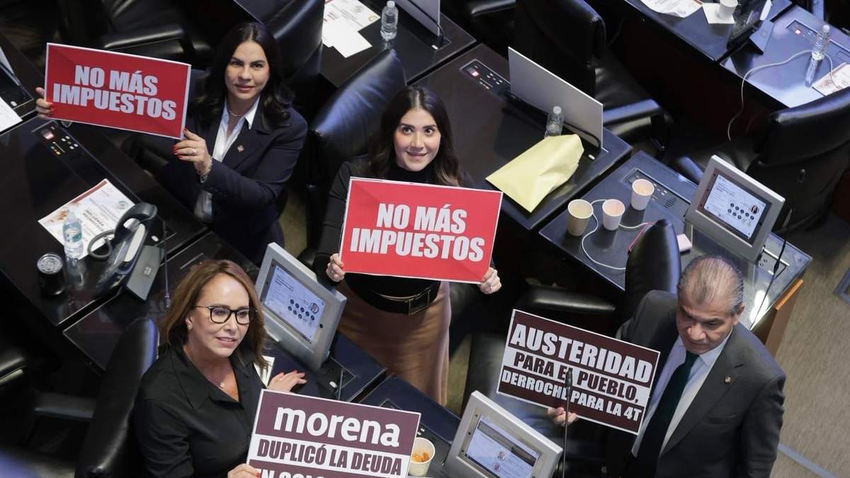 La bancada del PRI este martes en el Senado. Sigue en el Congreso el debate por el paquete económico