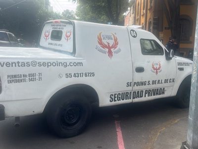 Sujetos armados y en tres motocicletas roban una camioneta de valores en la colonia San Rafael
