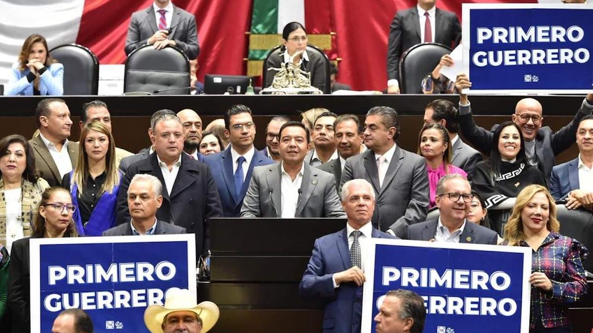 éctor Téllez fija la postura del PAN en tribuna