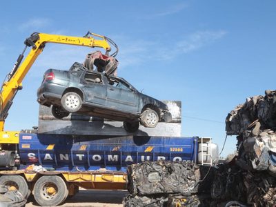 Compactarán 600 vehículos que fueron secuestrados o habían sido abandonados en la calle