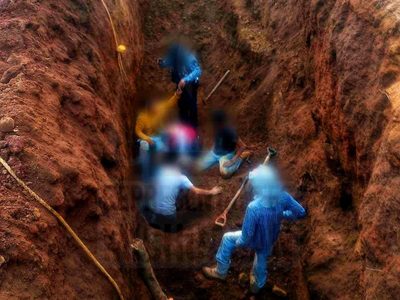 Joven quedó sepultado por derrumbe de tierra mientras trabajaba en huerta aguacatera en Michoacán