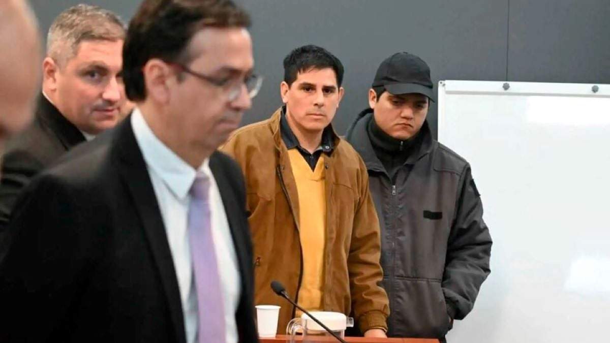 Pablo Parra, declarado culpable del femicidio de Agustina junto a su abogado. Fuente: (Facebook).