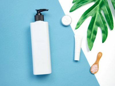 Con el frasco de crema corporal que ibas a tirar, creá este florero elegante y súper chic para tu living