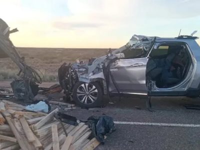 Era de Cipolletti el hombre que murió tras chocar contra la carga de un camión volcado