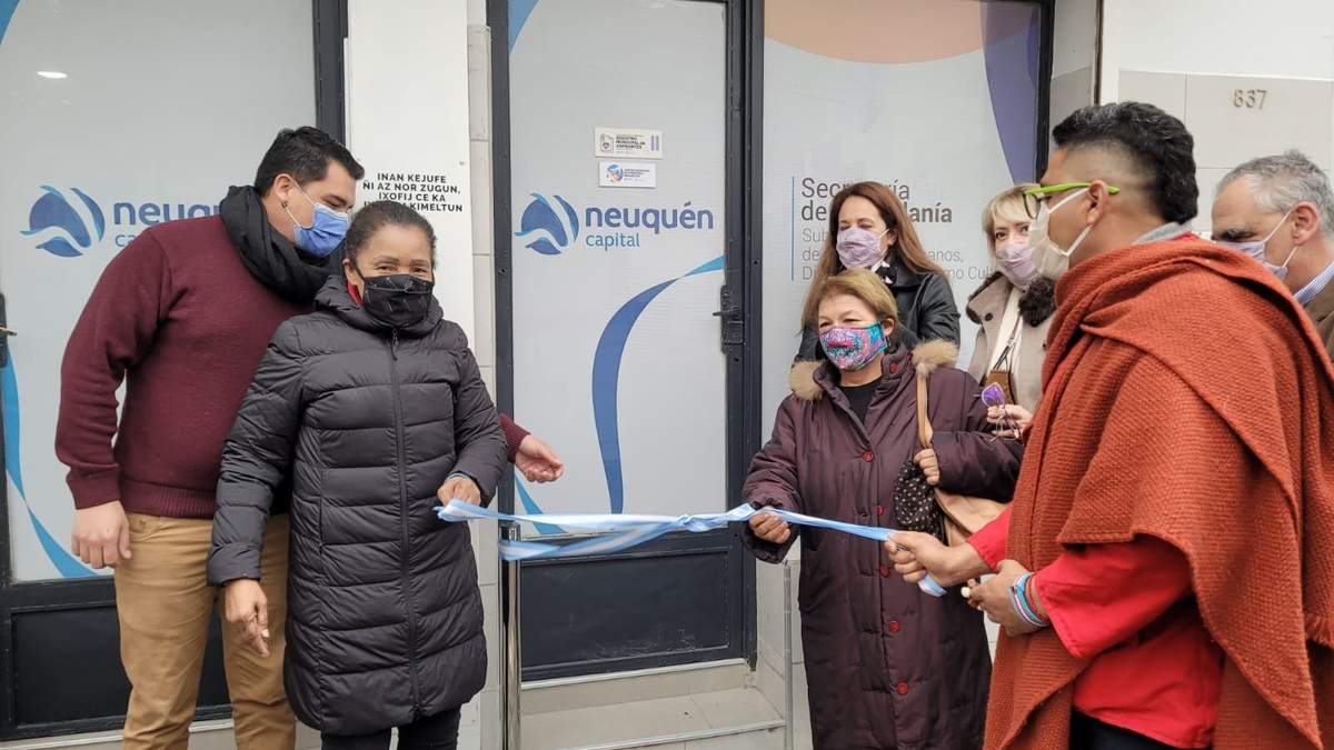 En el acto participaron funcionarios y miembros de la comunidad migrante. Fuente: (Twitter)