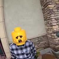 Lego pide a policía de ciudad de California que deje de usar las cabezas de sus figuras en fotos
