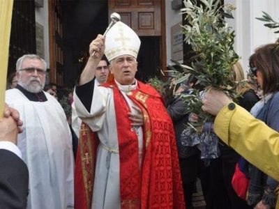 El papa León XIV aceptó la renuncia del obispo de Cádiz acusado de pederastia