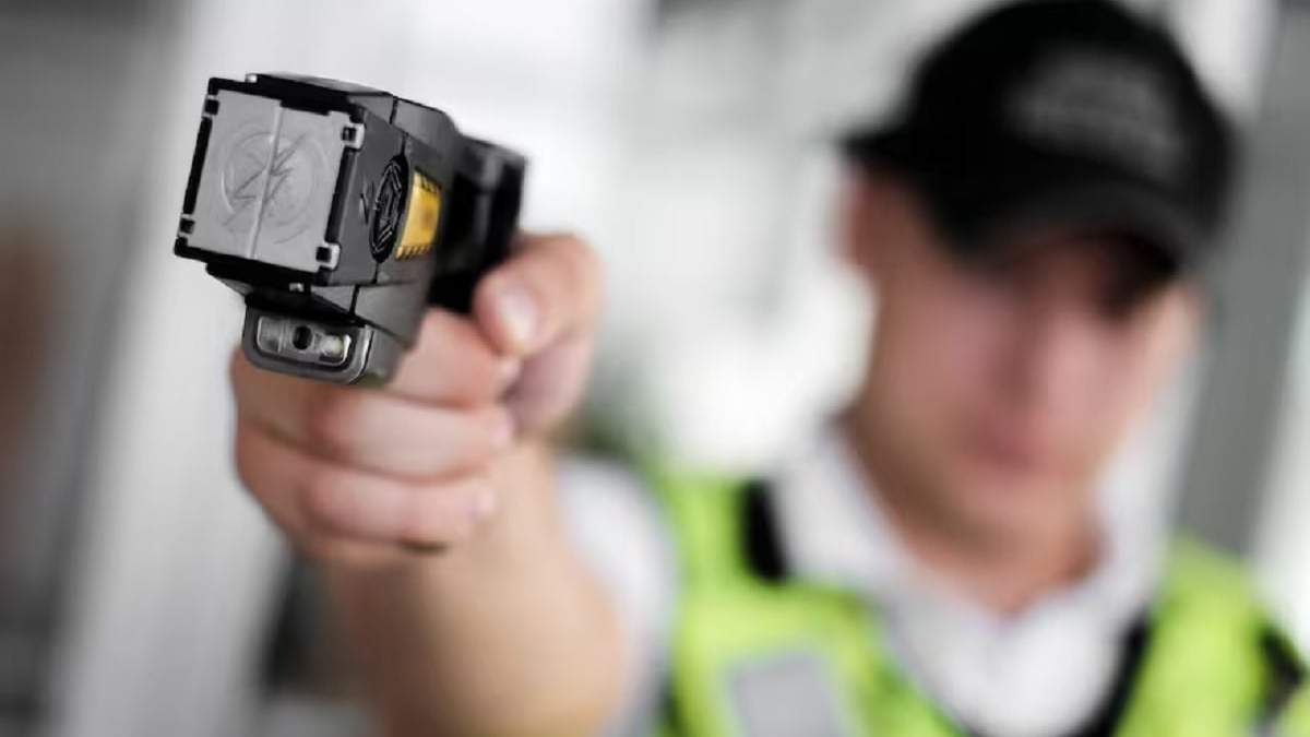 La Policía neuquina quedó habilitada para el uso de pistolas Taser. Fuente (X)