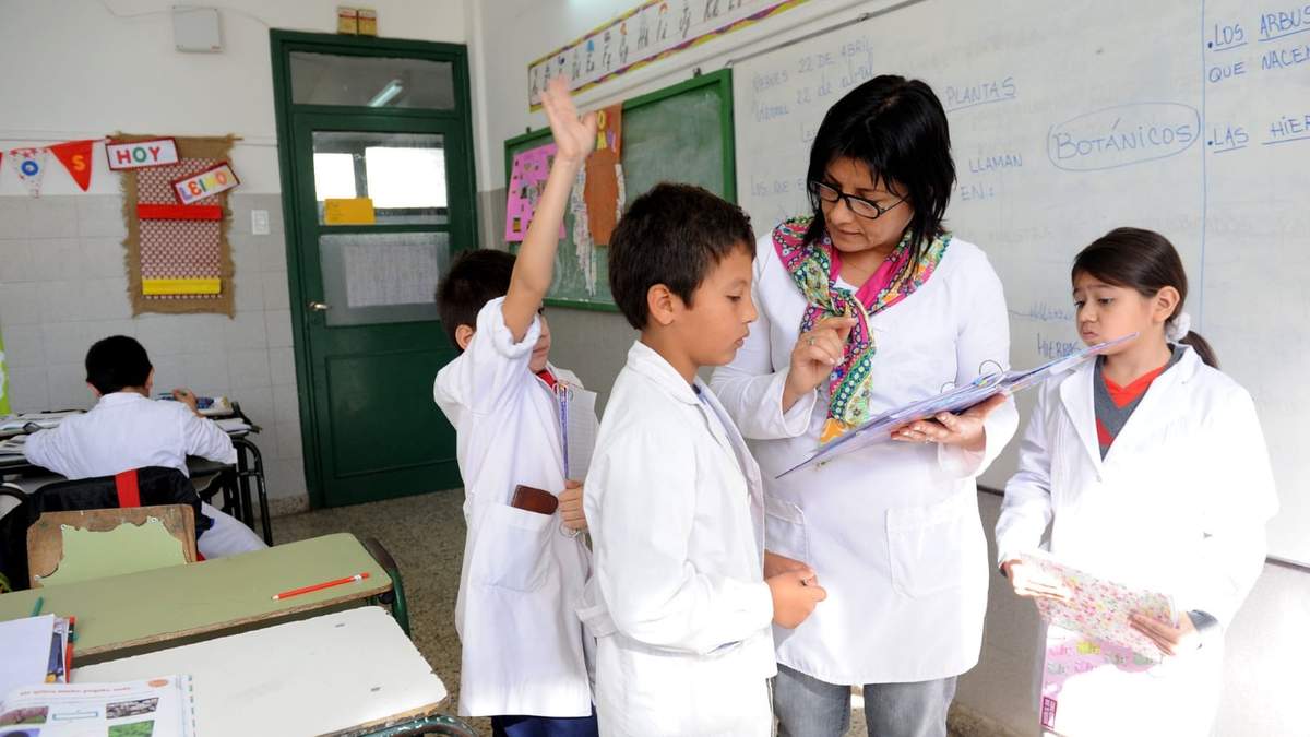La provincia reabrió las paritarias docentes. Fuente: (X)