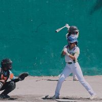 Beisbol, el deporte favorito de AMLO que ignora a las mujeres