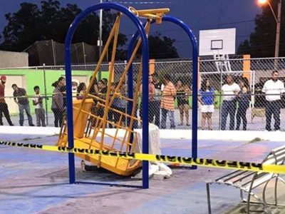 Niño de siete años muere aplastado por un columpio