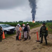 Explosión de ducto de Pemex en Huimanguillo deja un muerto y daños en viviendas