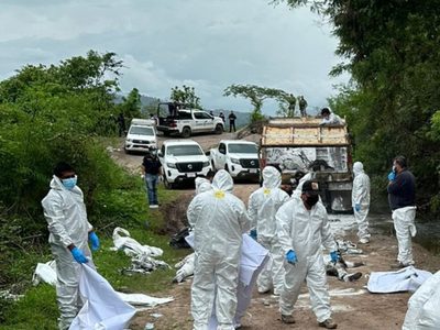 Guatemala colabora en identificar a sus connacionales víctimas de masacre de 19 personas en Chiapas