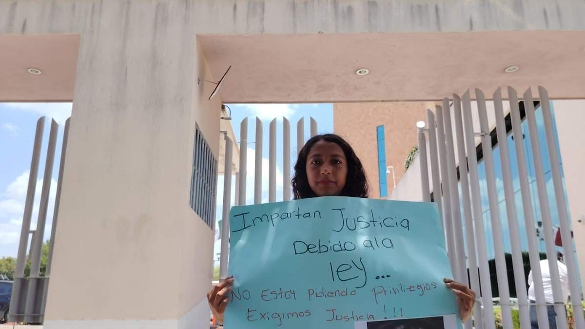 Protesta por violencia vicaria en el caso de Natiluz y Helen frente al Poder Judicial de la Federación en Yucatán
