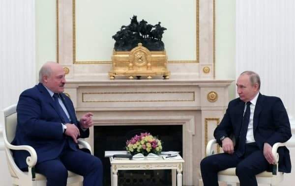 Los presidente de Bielorrusia y Rusia Aljaksandr Lukaschenko y Vladimir Putin