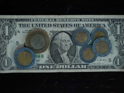 El peso se deprecia ante la expectativa de datos clave en Estados Unidos