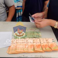 Más de 160 mil pesos fueron robados del interior de una camioneta en Neuquén capital