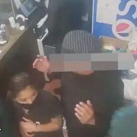 Roban dinero, ropa y hasta el cuchillo en restaurante de sushi en la CDMX