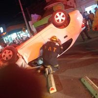 Líder priista en Campeche que conducía ebrio choca contra una fila de autos y hiere a dos personas