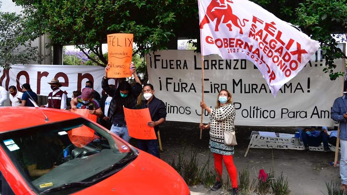 Protesta afuera del INE