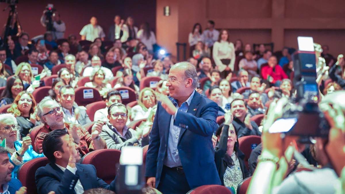 Felipe Calderón en el informe de actividades de Margarita Zavala