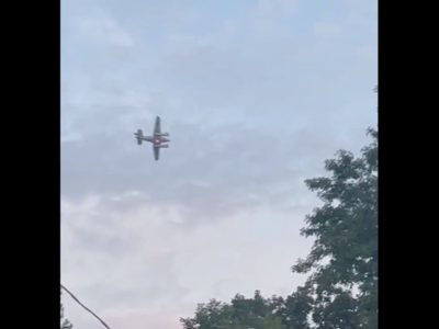 Un hombre roba una avioneta y amenaza con estrellarla contra un centro comercial