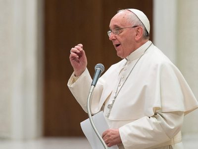 El papa Francisco recibió a la mujer a la que le pegó en la mano