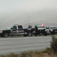 Cadáver decapitado y con narcomensaje es hallado en carretera Tijuana-Tecate