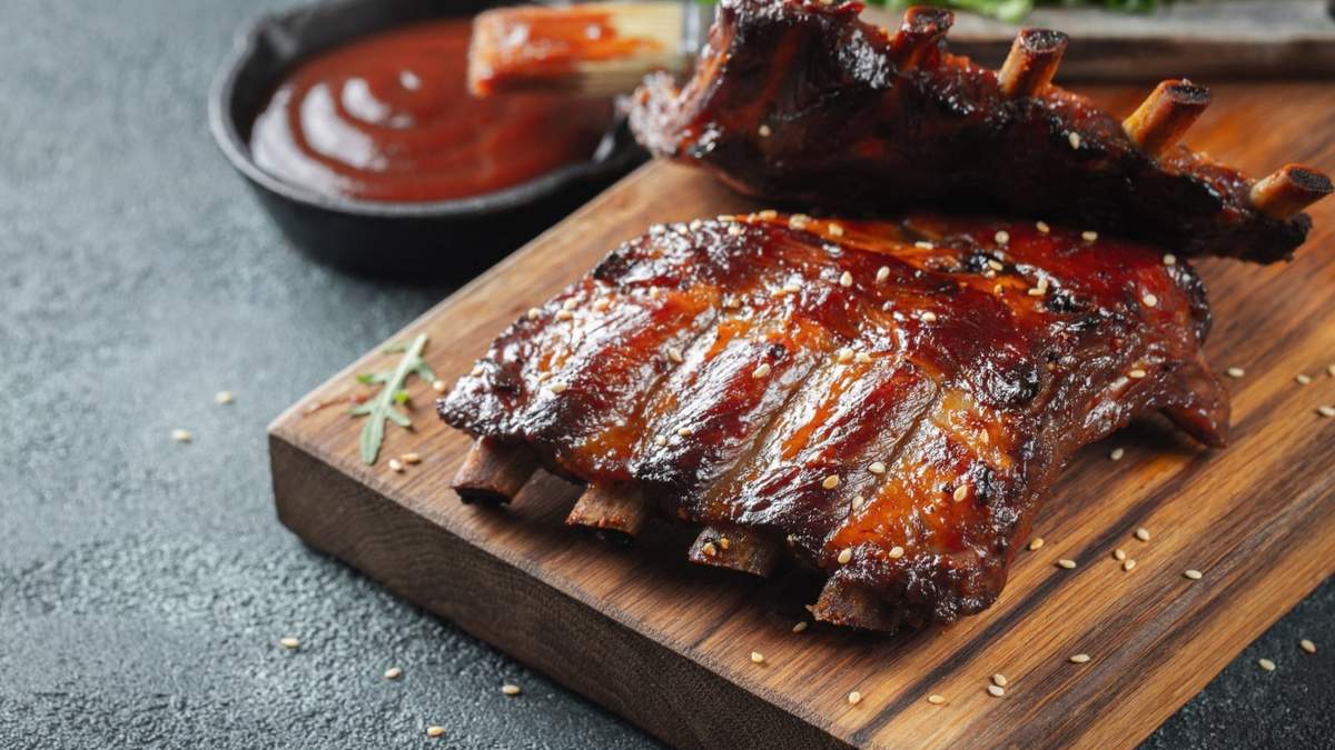 Ribs de cerdo a la barbacoa. Fuente: (Instagram).