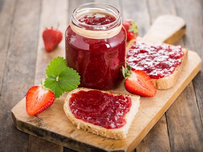 Aprovechá las frutillas de estación y prepará esta riquísima mermelada con 2 ingredientes