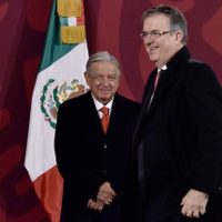 Marcelo Ebrard celebra acuerdo AMLO-Biden en "La Bestia"