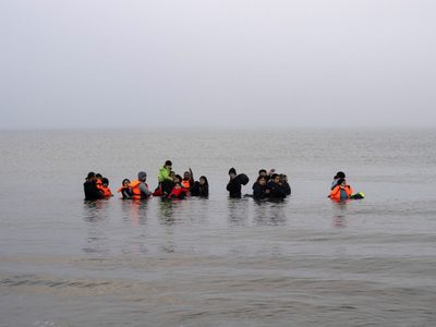 Mueren tres migrantes al cruzar el Canal de la Mancha
