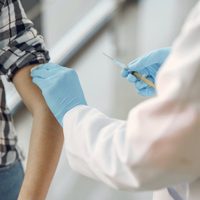 Estados Unidos espera poder empezar a vacunar a la población antes de lo pensado: cuándo será