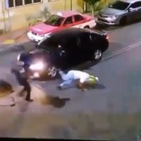 Captan en video cómo un policía balea a presunto ladrón en Iztacalco