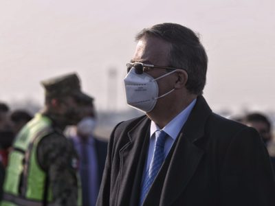 Ebrard en escala exprés en Madrid; se reunirá con tres ministros de Pedro Sánchez