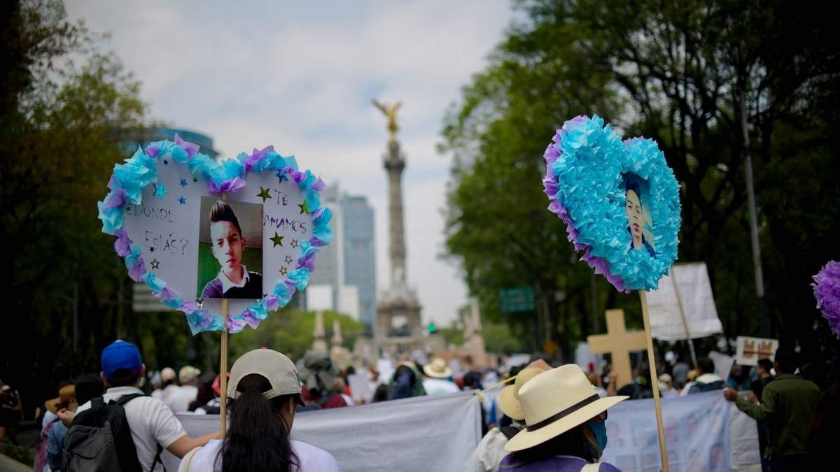 Madres de desaparecidos marcharon este domingo del Monumento a la Madre hasta el Ángel de la Independencia