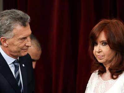 Cristina dijo que lo de Macri fue un “fake allanamiento”, pero Negri la desmintió