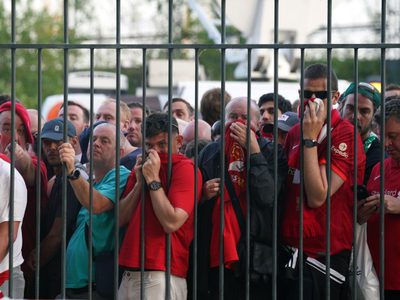 Exministro francés se disculpa con la afición del Liverpool por fiasco de la Champions League 2022