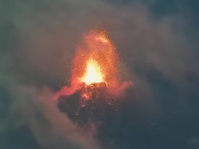 El Volcán del Fuego despierta en Guatemala con una potente erupción (Videos)