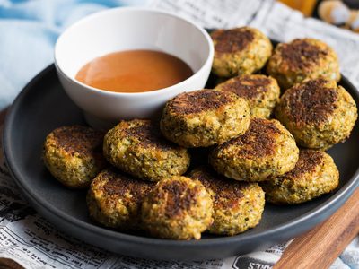 Nada se desperdicia: prepará estas riquísimas croquetas para la cena con los tallos del brócoli que ibas a tirar
