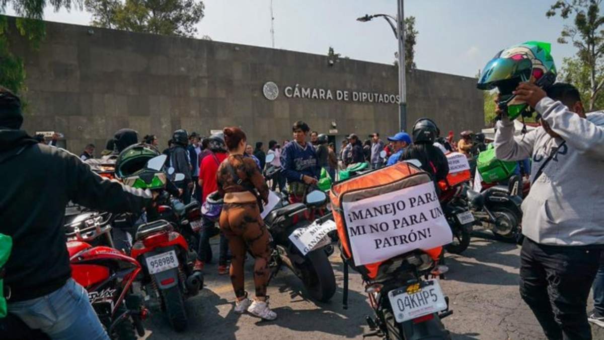 Repartidores de comida por aplicación protestaron afuera de la Cámara de Diputados
