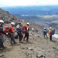 Rescataron a un hombre con ceguera temporal que descendía del volcán Lanín