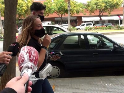 "Rocío Flores estaba enojada y ni siquiera terminó de comer": otro escándalo en el verano español