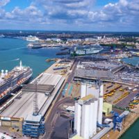 Reino Unido prohíbe la entrada de barcos rusos a puertos británicos