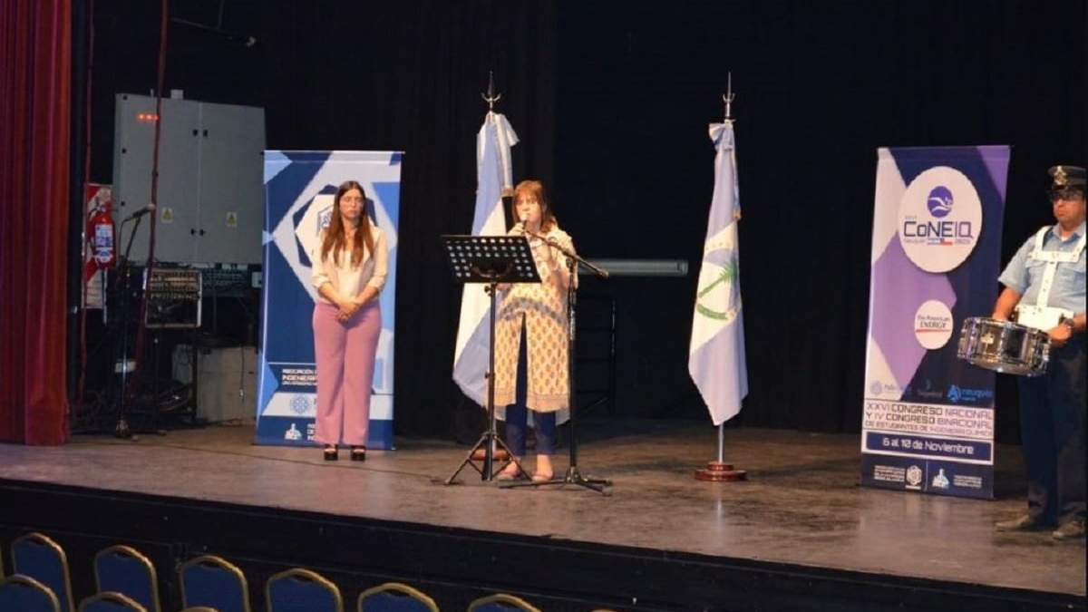 La rectora, Beatriz Gentile, en la apertura del Congreso. Fuente: (UNCo)